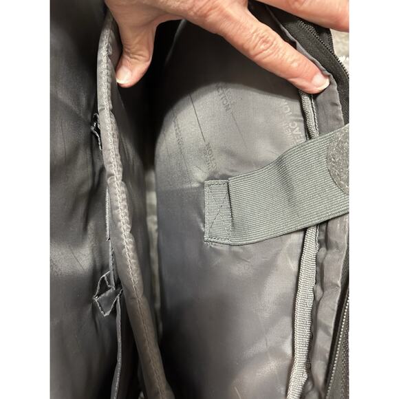 Kenneth Cole REACTION Leather Briefcase/Messenger Bag/Laptop Case Mens Carry On - Picture 8 of 16